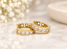 Lade das Bild in den Galerie-Viewer, Ohrringe Creolen I Ø 13,8 mm I Unisex Schmuck I Gold I DQCZ Steine I 14 Karat 585K