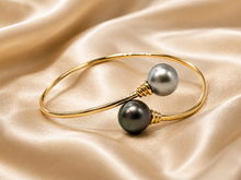 Lade das Bild in den Galerie-Viewer, Perlenschmuck I Perlen Schmuck I Perlen Gold Armband Armreif I Tahiti grau I 14 Karat 585K