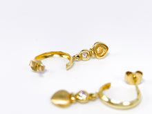 Lade das Bild in den Galerie-Viewer, Herzförmige Ohrringe Creolen I Gold Goldschmuck I Herz I Liebe I 8 Karat 333K