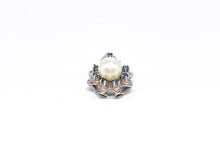 Lade das Bild in den Galerie-Viewer, Vintage I Weißgold Anhänger I Zartrose Akoya Perle I 9x Saphir I Gold Schmuck I 14 Karat 585K