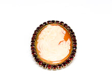 Lade das Bild in den Galerie-Viewer, Vintage Schmuck I Gemme Brosche Anhänger I vergoldet Silber I *granat rot* I 925er
