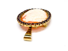 Lade das Bild in den Galerie-Viewer, Vintage Schmuck I Gemme Brosche Anhänger I vergoldet Silber I *granat rot* I 925er