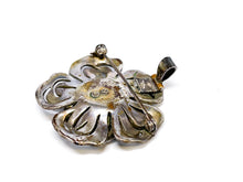 Lade das Bild in den Galerie-Viewer, Vintage Antik Schmuck I Flower Power - Blumen Stil I Silber I Anhänger Brosche I 835er