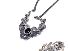 Lade das Bild in den Galerie-Viewer, Vintage Antik Silber Schmuck I Schmuckset - Brosche Kette (Halskette Collier) Ohrringe I 835er