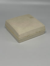 Lade das Bild in den Galerie-Viewer, Irak Silbermedaille 1972 – Zentralbank Irak – Öl-Verstaatlichung – Huguenin – 101 gr