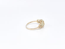 Lade das Bild in den Galerie-Viewer, *Goldring-Kreuzblattschmuckstück* I "Black Hills" I Weinblätter I Kreuz (Kreuzemuster) I Tricolor Roségold Gold Weißgold Ring I USA I 417 Karat 10K