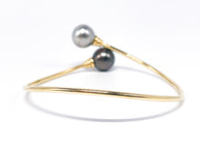 Lade das Bild in den Galerie-Viewer, Perlenschmuck I Perlen Schmuck I Perlen Gold Armband Armreif I Tahiti grau I 14 Karat 585K