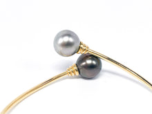 Lade das Bild in den Galerie-Viewer, Perlenschmuck I Perlen Schmuck I Perlen Gold Armband Armreif I Tahiti grau I 14 Karat 585K