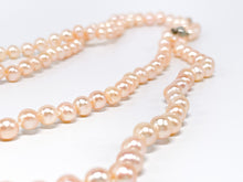 Lade das Bild in den Galerie-Viewer, Perlenschmuck | 115-117cm | Perlen | rosa weiß | Kette | Herzchen | 925er Silber