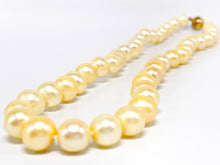 Lade das Bild in den Galerie-Viewer, Vintage Schmuck | Perlen Halskette | Kette | beige - gelb | 49cm 73gr 925er Silber