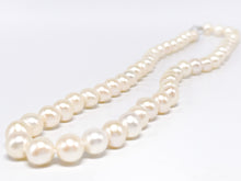 Lade das Bild in den Galerie-Viewer, Vintage Schmuck | Perlen Halskette | Kette | weiß-beige | 44cm 35gr 925er Silber