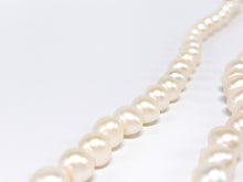 Lade das Bild in den Galerie-Viewer, Vintage Schmuck | Perlen Halskette | Kette | weiß-beige | 44cm 35gr 925er Silber