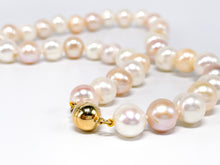 Lade das Bild in den Galerie-Viewer, Vintage I Perlenkette I Perlenschmuck I Unisex Perlen Kette Halskette I weiß rosa I Ø 10,6mm 14 Karat 585K