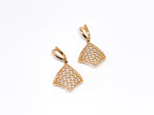 Lade das Bild in den Galerie-Viewer, Vintage Schmuck | Gold Rotgold Roségold | längere hängende Ohrringe | Raute | 14 Karat 585K