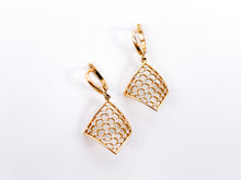 Lade das Bild in den Galerie-Viewer, Vintage Schmuck | Gold Rotgold Roségold | längere hängende Ohrringe | Raute | 14 Karat 585K