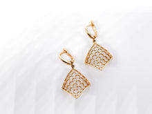 Lade das Bild in den Galerie-Viewer, Vintage Schmuck | Gold Rotgold Roségold | längere hängende Ohrringe | Raute | 14 Karat 585K