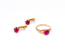 Lade das Bild in den Galerie-Viewer, Vintage Art Deco | Roségold Rotgold Gold | Ring + Ohrringe | UDSSR | Rubin - Smaragd rot | 14 Karat 585K 583K