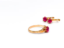Lade das Bild in den Galerie-Viewer, Vintage Art Deco | Roségold Rotgold Gold | Ring + Ohrringe | UDSSR | Rubin - Smaragd rot | 14 Karat 585K 583K