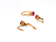 Lade das Bild in den Galerie-Viewer, Vintage Art Deco | Roségold Rotgold Gold | Ring + Ohrringe | UDSSR | Rubin - Smaragd rot | 14 Karat 585K 583K