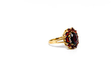 Lade das Bild in den Galerie-Viewer, Vintage I Schmuck I H & S Gold Ring I Granat rot I 14 Karat 585K