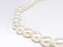 Lade das Bild in den Galerie-Viewer, Vintage Schmuck | Perlen Halskette | Kette | weiß | 46cm 40gr 925er Silber