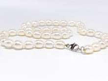 Lade das Bild in den Galerie-Viewer, Vintage Schmuck | Perlen Halskette | Kette | weiß | 46cm 40gr 925er Silber