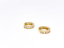 Lade das Bild in den Galerie-Viewer, Ohrringe Creolen I Ø 13,8 mm I Unisex Schmuck I Gold I DQCZ Steine I 14 Karat 585K