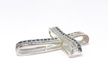 Lade das Bild in den Galerie-Viewer, Kreuz | Silber Silberschmuck Schmuck | babyblaue + schwarze Steine | 925er