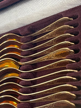 Lade das Bild in den Galerie-Viewer, 23/24 Karat hartvergoldetes Besteckset Solingen 70-teilig | 12 Personen + Koffer