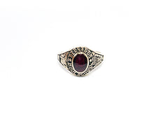 Lade das Bild in den Galerie-Viewer, College High School I Siegelring Bernards Ring I USA I Herren Ring I "BAND/ CLABS/ HJ" 1987 I 10K 417 Karat Gold I + roter Stein