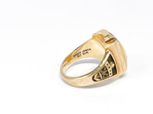 Lade das Bild in den Galerie-Viewer, Siegelring I College Ring "P" "H.S." HIGH SCHOOL I USA I Herren Ring I "HERFF JONES HJ" 1968 I 10K 417 Karat Gold I + grüner Stein
