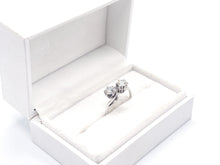 Lade das Bild in den Galerie-Viewer, Antik Vintage Ring I Schmuck I Gold Weißgold 0,81ct Diamanten I LUPENREIN - IF I "Verlobungsring" + Original Zertifikat