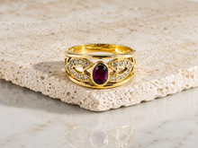 Lade das Bild in den Galerie-Viewer, Edler Vintage Antik Goldring 750/18K | 0,21 ct Diamanten | roter Edelstein | Gr. 56/57
