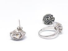 Lade das Bild in den Galerie-Viewer, Vintage Schmuck | Silber Silberschmuck | Blumen Ring + Ohrstecker/ Ohrringe| Gr. 54 | 925er
