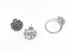 Lade das Bild in den Galerie-Viewer, Vintage Schmuck | Silber Silberschmuck | Blumen Ring + Ohrstecker/ Ohrringe| Gr. 54 | 925er
