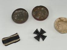 Lade das Bild in den Galerie-Viewer, Militaria | Eisernes Kreuz 1914 W Nadel S-W | GOTT MIT UNS | Orden Band | Deutschland
