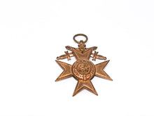 Lade das Bild in den Galerie-Viewer, Militaria | Militärverdienstkreuz 3. Klasse mit Schwertern + Etui | Deutschland
