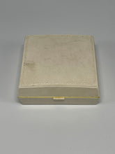 Lade das Bild in den Galerie-Viewer, Irak Silbermedaille 1972 – Zentralbank Irak – Öl-Verstaatlichung – Huguenin – 101 gr
