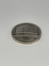 Lade das Bild in den Galerie-Viewer, Irak Silbermedaille 1972 – Zentralbank Irak – Öl-Verstaatlichung – Huguenin – 101 gr
