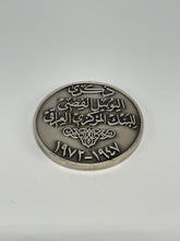 Lade das Bild in den Galerie-Viewer, Irak Silbermedaille 1972 – Zentralbank Irak – Öl-Verstaatlichung – Huguenin – 101 gr
