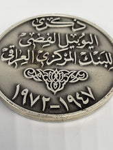 Lade das Bild in den Galerie-Viewer, Irak Silbermedaille 1972 – Zentralbank Irak – Öl-Verstaatlichung – Huguenin – 101 gr
