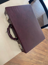 Lade das Bild in den Galerie-Viewer, 23/24 Karat hartvergoldetes Besteckset Solingen 70-teilig | 12 Personen + Koffer
